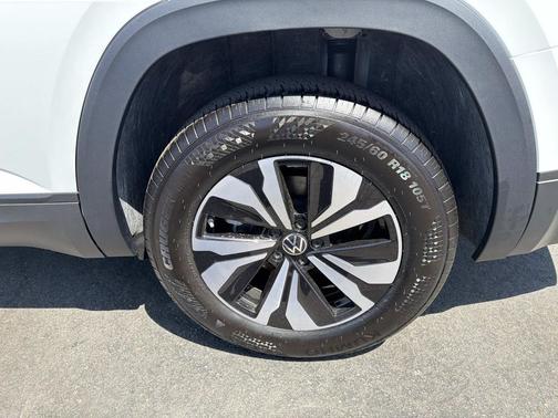opal white pearl 2026 Volkswagen Atlas 2.0T SE
