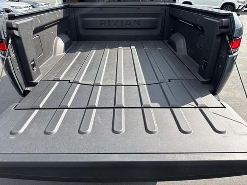 2025 Rivian R1T Adventure Dual-Motor Large Pack