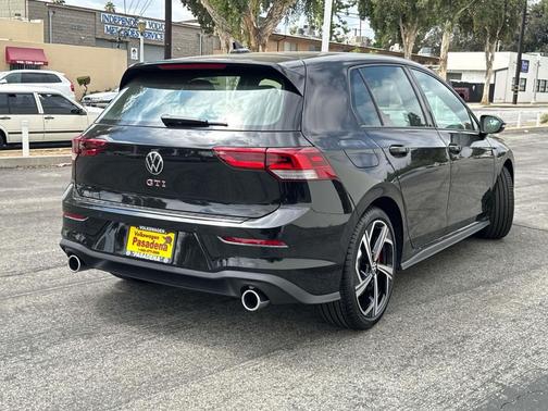2025 Volkswagen Golf GTI 2.0T SE DSG