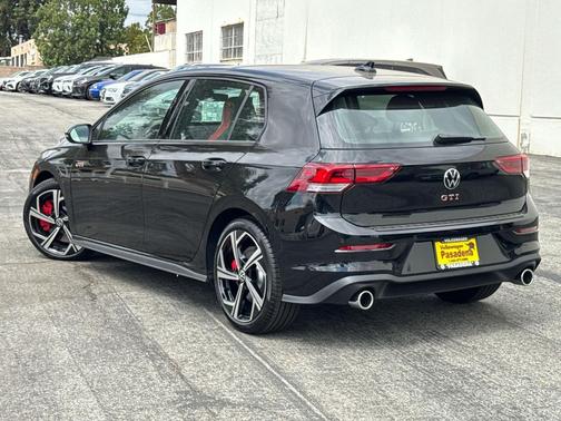 2025 Volkswagen Golf GTI 2.0T SE DSG