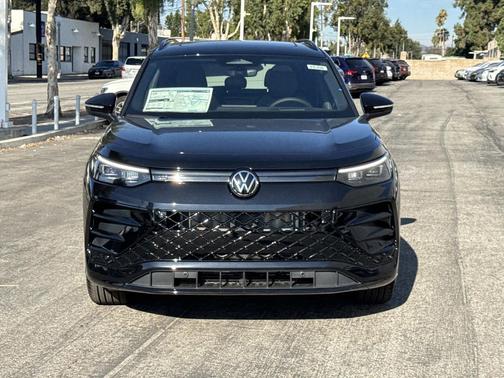 2025 Volkswagen Tiguan 2.0T SE R-Line Black