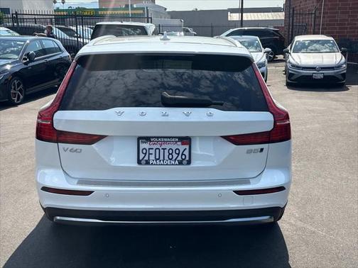 2023 Volvo V60 Cross Country B5 Plus