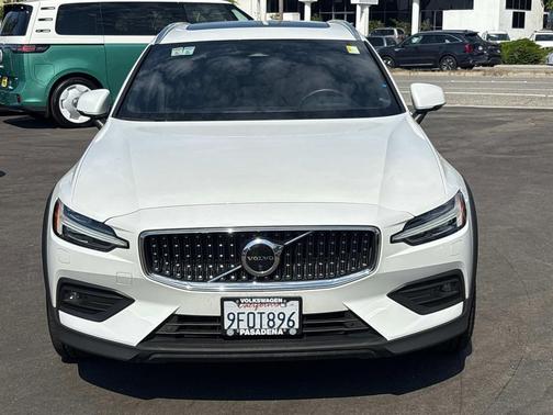 2023 Volvo V60 Cross Country B5 Plus