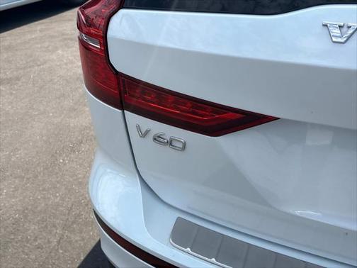 2023 Volvo V60 Cross Country B5 Plus