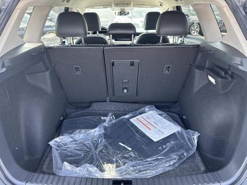 Gray 2026 Volkswagen Taos SE