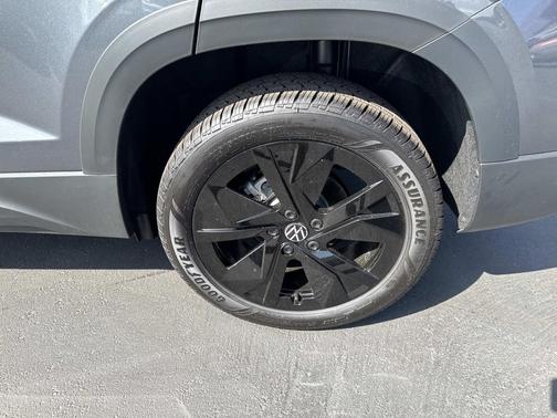 Gray 2026 Volkswagen Taos SE