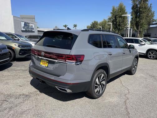 pure gray 2026 Volkswagen Atlas 2.0T SE w/Technology
