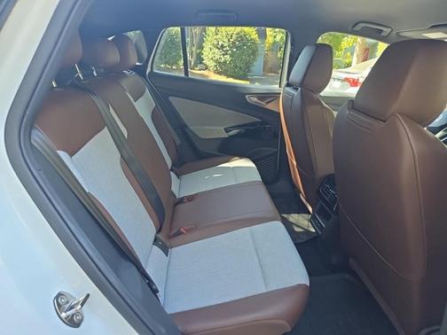 Pure White 2023 Volkswagen ID.4 Pro