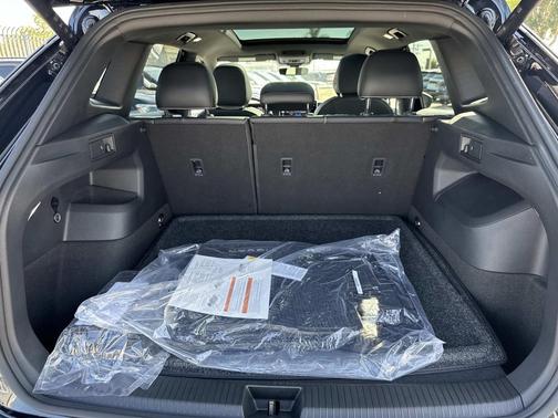 2025 Volkswagen Tiguan 2.0T SE R-Line Black 4MOTION