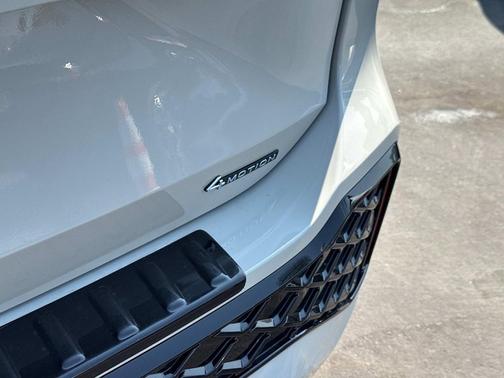 2025 Volkswagen Tiguan 2.0T SEL R-Line 4MOTION