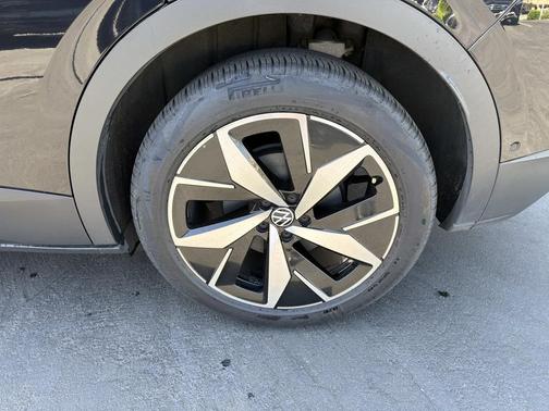 Deep Black Pearl 2023 Volkswagen ID.4 AWD Pro S