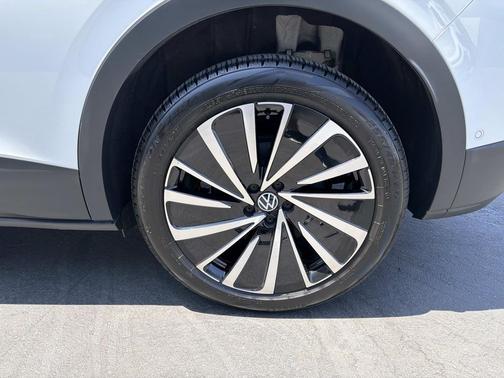 White 2025 Volkswagen ID.4 AWD Pro