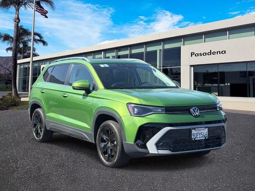 Bright Moss Green Metallic 2025 Volkswagen Taos 1.5T SE
