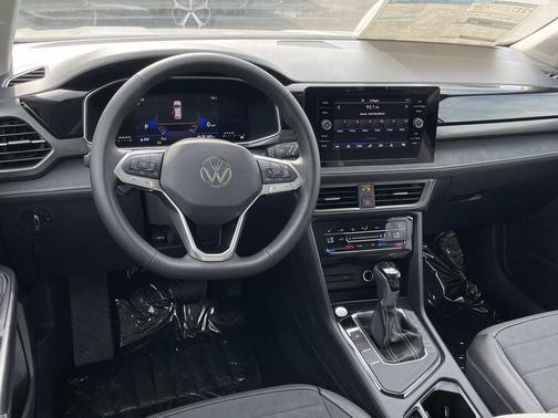 2025 Volkswagen Taos 1.5T SE Black