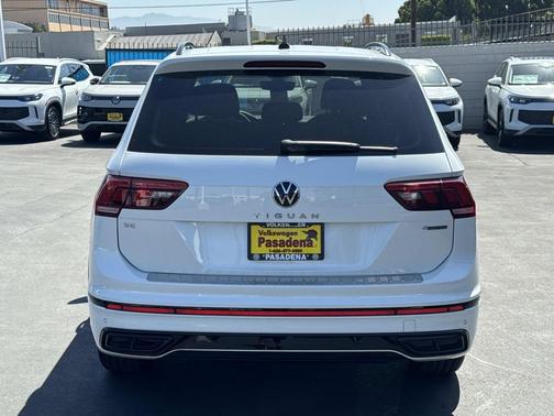 White 2022 Volkswagen Tiguan 2.0T SE R-Line Black 4MOTION