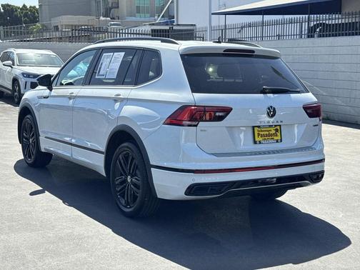 White 2022 Volkswagen Tiguan 2.0T SE R-Line Black 4MOTION