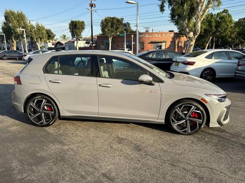 2025 Volkswagen Golf GTI 2.0T SE DSG
