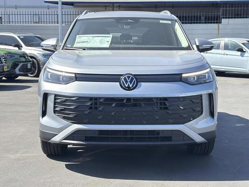pyrite silver metallic 2026 Volkswagen Tiguan 2.0T SE