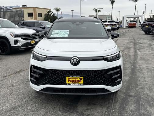 White/off-white 2026 Volkswagen Tiguan 2.0T SE R-Line Black