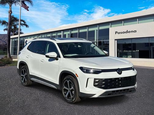 pure white 2026 Volkswagen Tiguan 2.0T SE