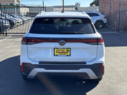 pure white 2026 Volkswagen Tiguan 2.0T SE