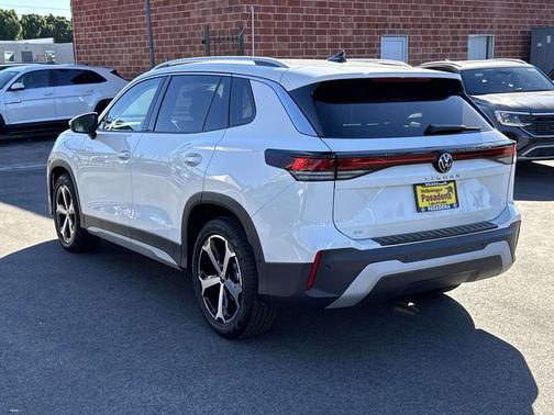 pure white 2026 Volkswagen Tiguan 2.0T SE