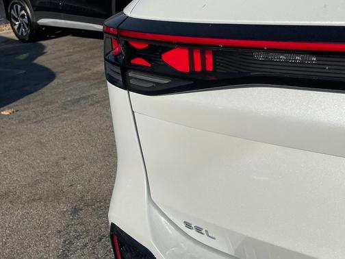 2025 Volkswagen Tiguan 2.0T SEL R-Line 4MOTION