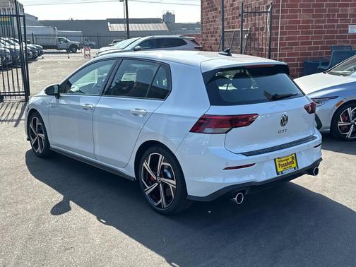 2025 Volkswagen Golf GTI 2.0T SE DSG