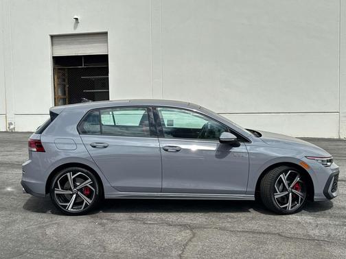2025 Volkswagen Golf GTI 2.0T SE DSG