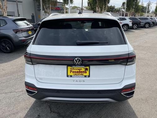 2025 Volkswagen Taos 1.5T SE