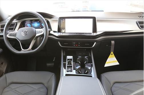 2025 Volkswagen Atlas Cross Sport 2.0T SE w/Technology 4MOTION