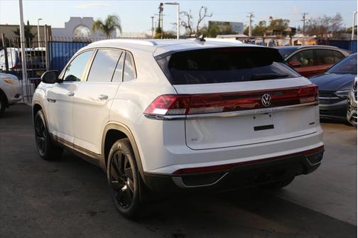2025 Volkswagen Atlas Cross Sport 2.0T SE w/Technology 4MOTION