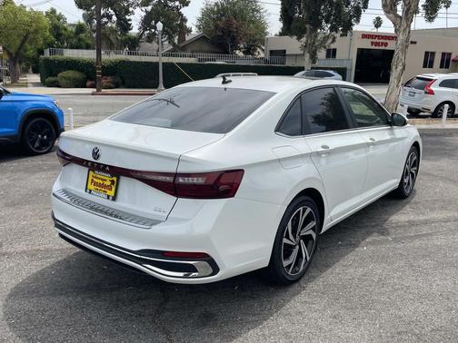 Opal White Pearl 2026 Volkswagen Jetta 1.4T SEL