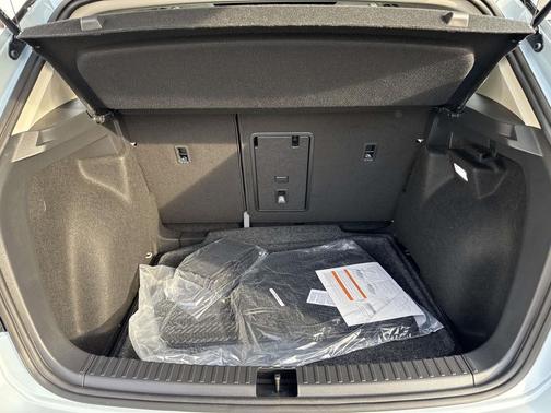 2026 Volkswagen Taos SE Black