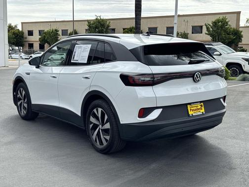 White 2025 Volkswagen ID.4 Pro
