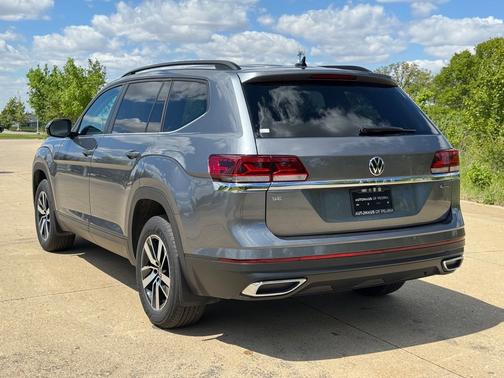 Platinum Gray Metallic 2023 Volkswagen Atlas 2.0T SE