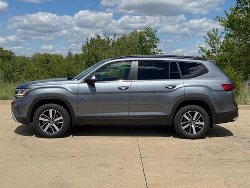 Platinum Gray Metallic 2023 Volkswagen Atlas 2.0T SE