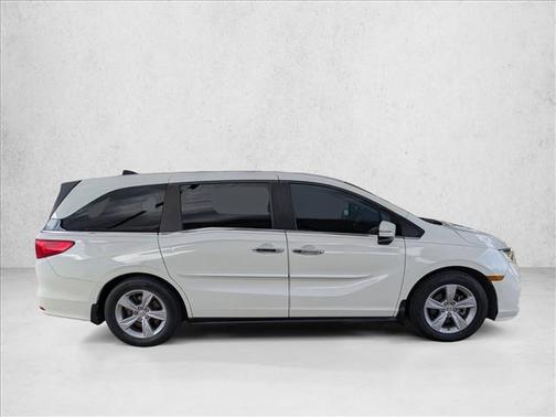 White 2018 Honda Odyssey EX-L