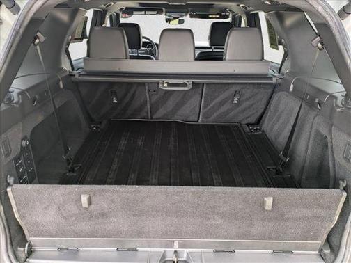Yulong White Metal 2017 Land Rover Discovery HSE