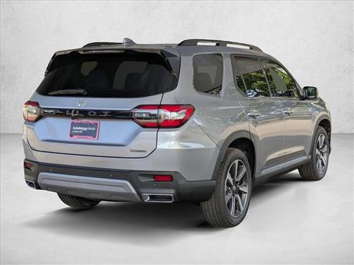 2025 Honda Pilot Touring 8-Passenger