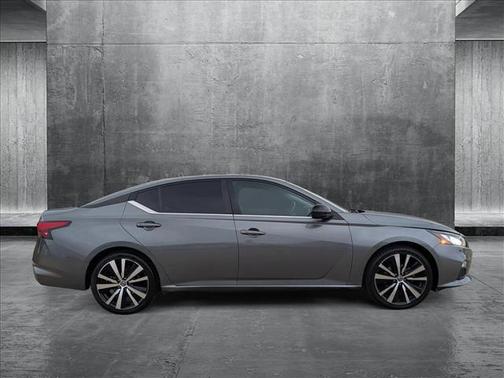 2021 Nissan Altima SR FWD