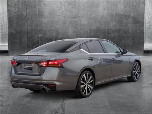 2021 Nissan Altima SR FWD