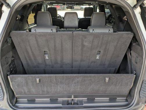 Fuji White 2017 Land Rover Discovery HSE LUXURY