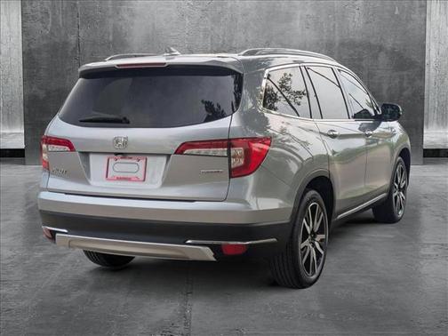 2022 Honda Pilot Touring 8-Passenger