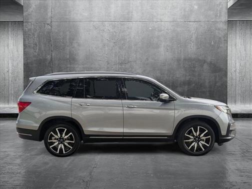2022 Honda Pilot Touring 8-Passenger