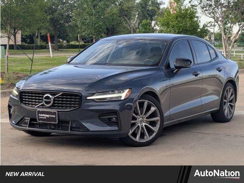 2021 Volvo S60 T5 Momentum