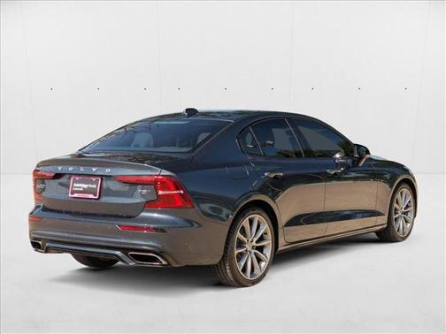 2021 Volvo S60 T5 Momentum