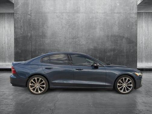 2021 Volvo S60 T5 Momentum