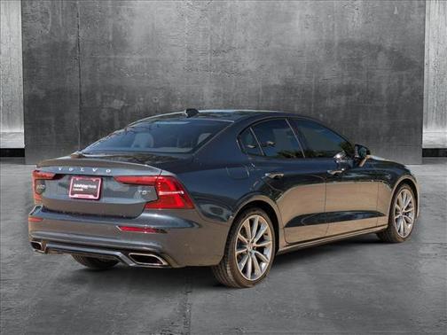 2021 Volvo S60 T5 Momentum