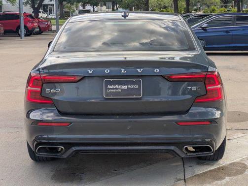 2021 Volvo S60 T5 Momentum